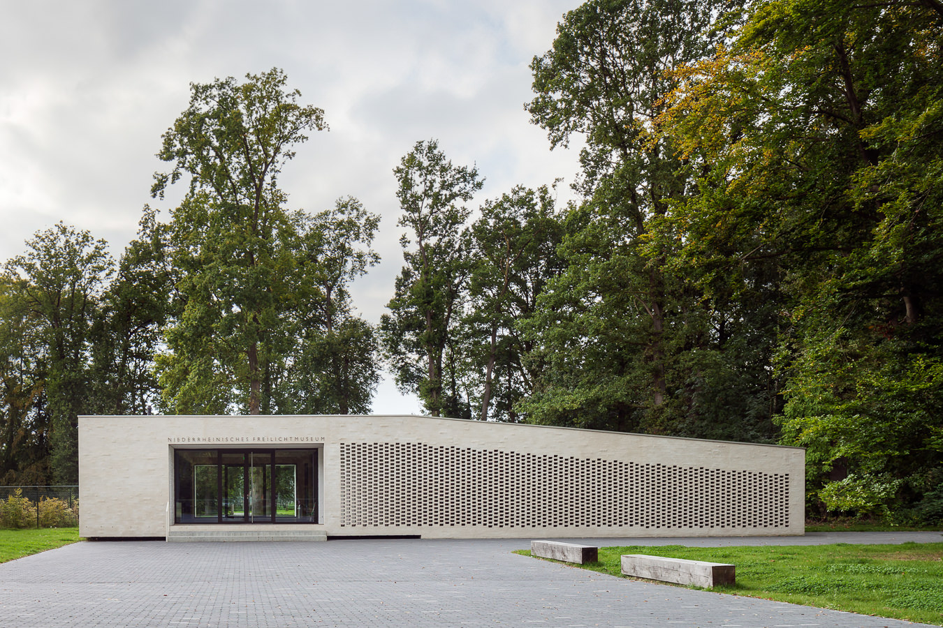 Niederrheinisches Freilichtmuseum / THONET Referenz Stuhl S 180