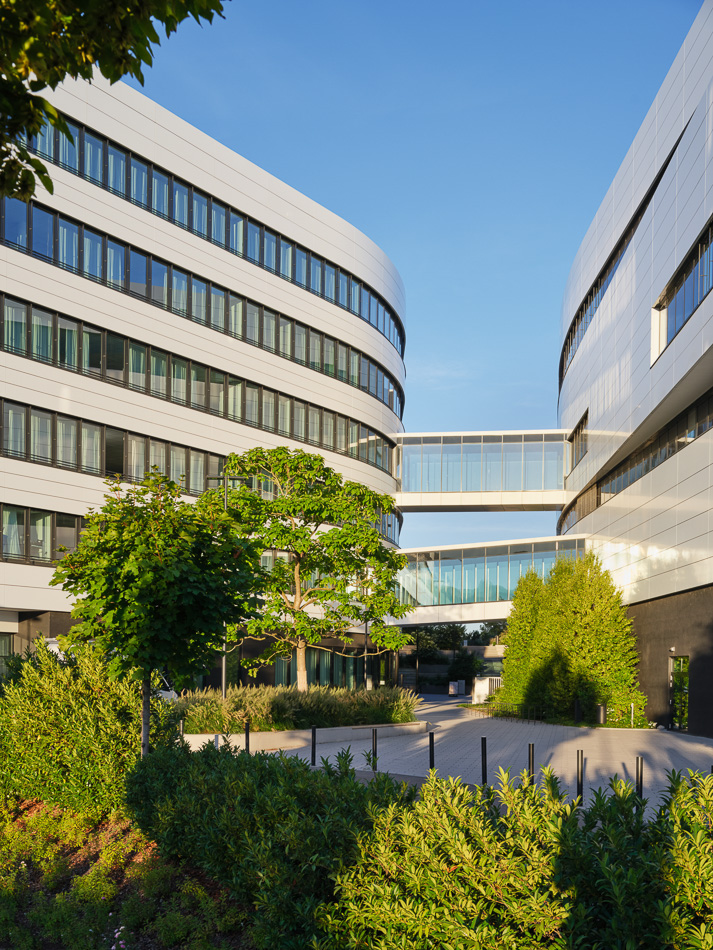 Architekten: HHS Hegger Hegger Schleiff, Kassel I Baufrösche, Kassel | Weber Bauzeit, Hameln | Projekt: Neubau Bürogebäude, Ausmusterungshalle und Parkhaus
