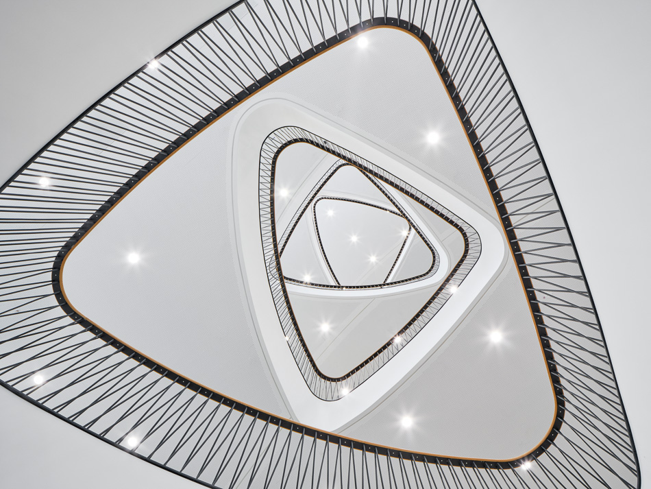 Architekten: HHS Hegger Hegger Schleiff, Kassel I Baufrösche, Kassel | Weber Bauzeit, Hameln | Projekt: Neubau Bürogebäude, Ausmusterungshalle und Parkhaus