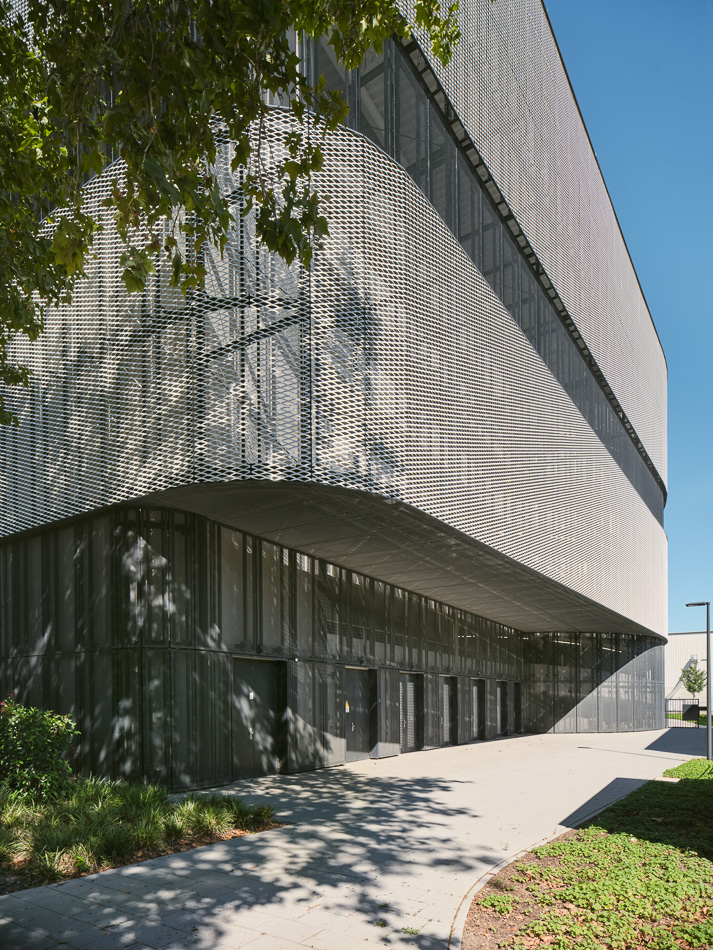 Architekten: HHS Hegger Hegger Schleiff, Kassel I Baufrösche, Kassel | Weber Bauzeit, Hameln | Projekt: Neubau Bürogebäude, Ausmusterungshalle und Parkhaus