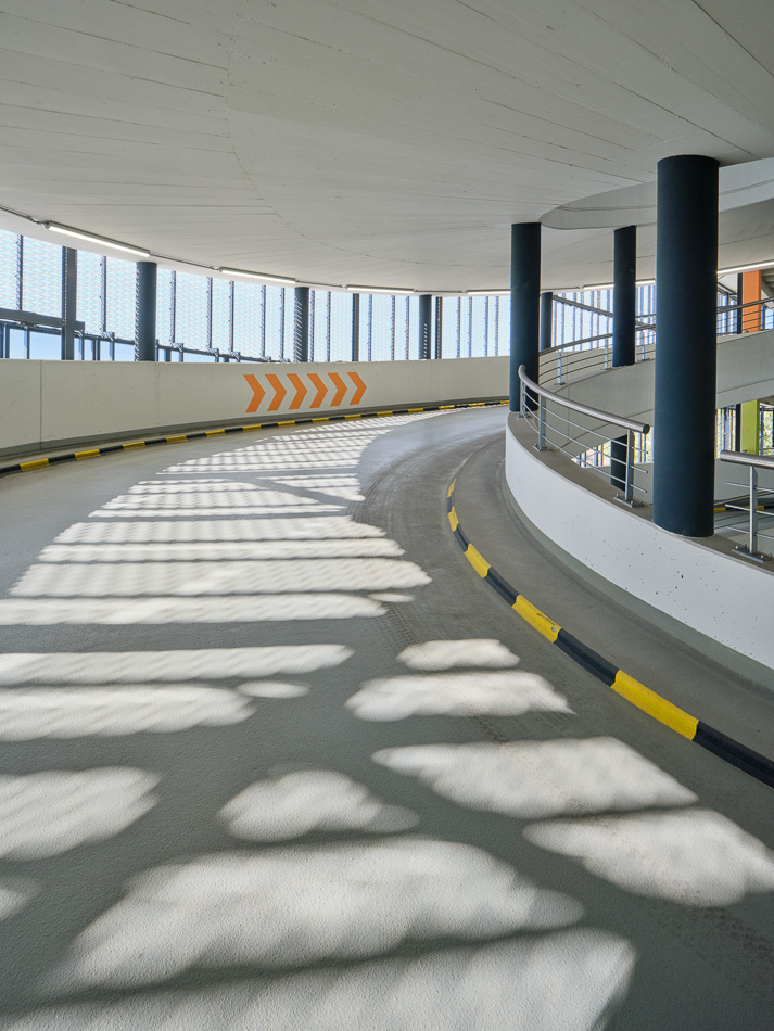 Architekten: HHS Hegger Hegger Schleiff, Kassel I Baufrösche, Kassel | Weber Bauzeit, Hameln | Projekt: Neubau Bürogebäude, Ausmusterungshalle und Parkhaus